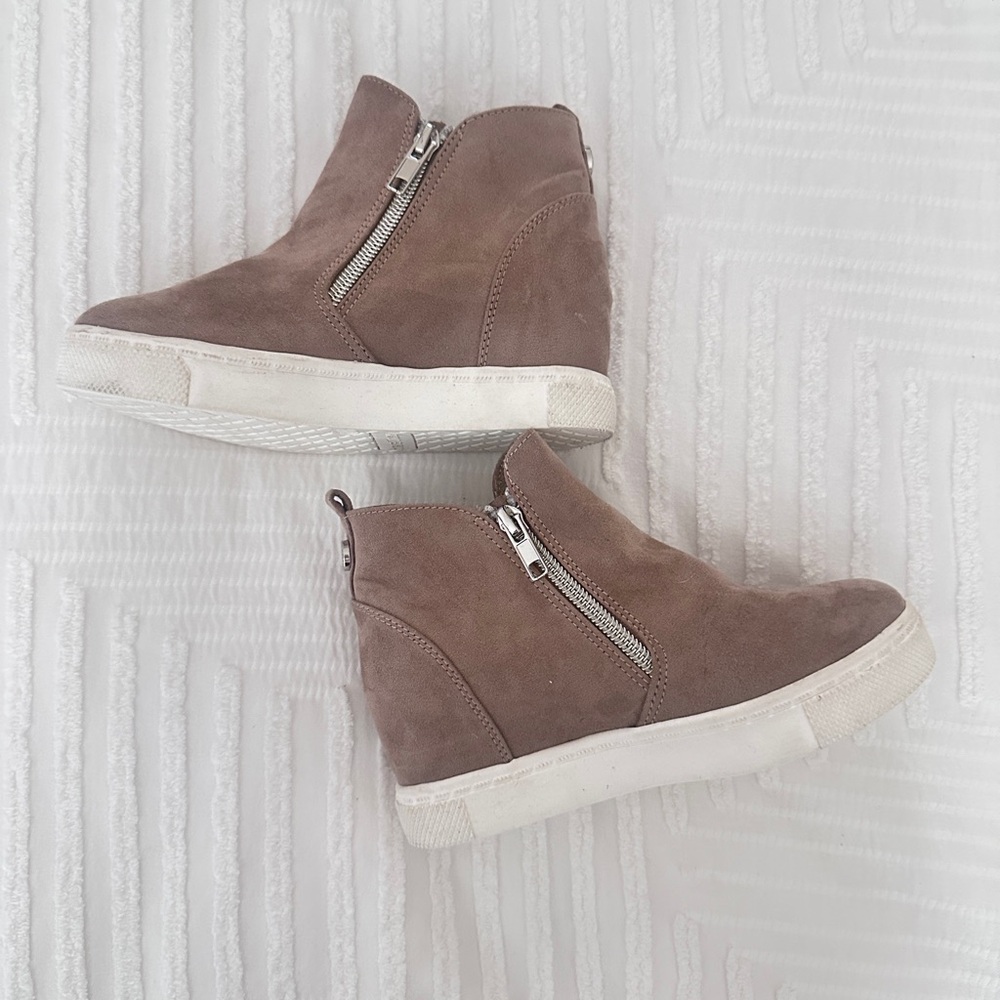 Steve Madden Girls Brown Suede Boots Size 1